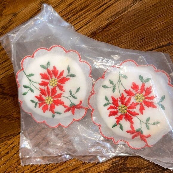 Vintage new in packaging two Christmas poinsettia sachets - Picture 1 of 5